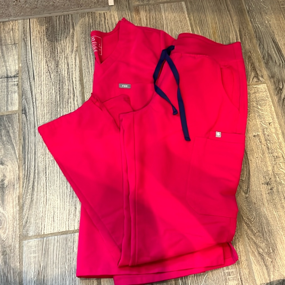 Figs pink scrub small set